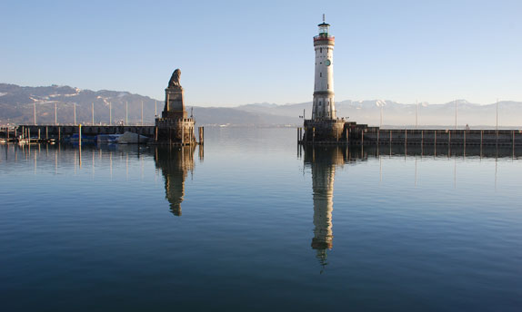 Hafeneinfahrt: Wahrzeichen von Lindau am Bodensee