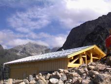 Lugenalpe im Oytal &uuml;ber Oberstdorf: Stehfalzdach, verzinkt