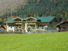 Oberjoch: Objekt mit PREFA-Dachplatten, moosgr&uuml;n