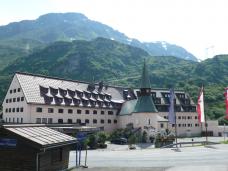 Unser Hotel "Arlberghospiz"